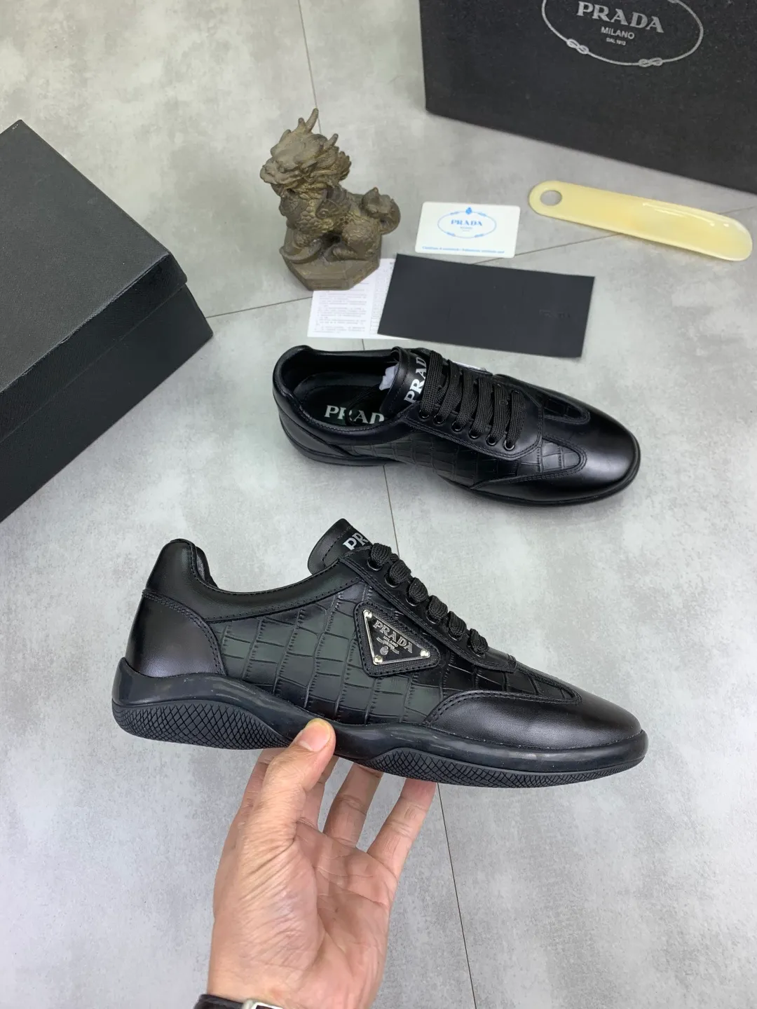 Men's Men's Shoes P400💰[New Style] The latest classic model of high-quality PRADA breathable and comfortable men's shoes has been launched on the official website, 1:1 replica, synchronized in Hong Kong, and on the same catwalk; all made of calfskin with breathable mesh fabric ➕Imported softness Comfortable sheepskin lining, 🍡🍡original rubber outsole, non-slip and wear-resistant; comfortable to wear, attractive style, fine workmanship, and simple and neat shoe last, showing a man's courage and toughness, 👍size 38 to 44; black White 🉑️Choose